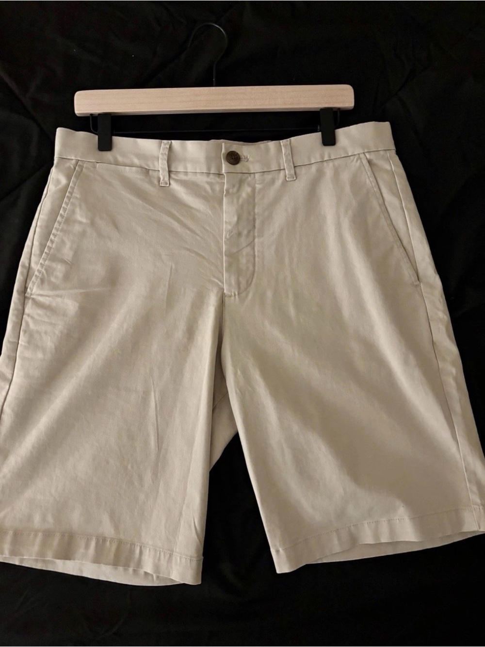 GAP Men's Cream Flat-Front Casual Shorts